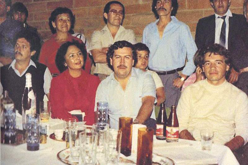 Foto real de Pablo Escobar con Carlos Lehder en una fiesta