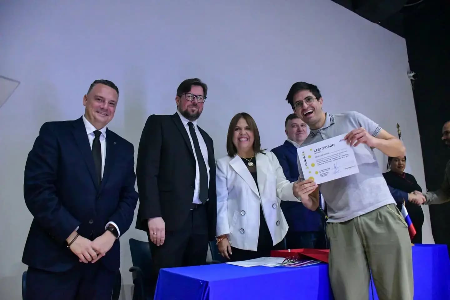 Michelo en su graduación como influenciador de RT