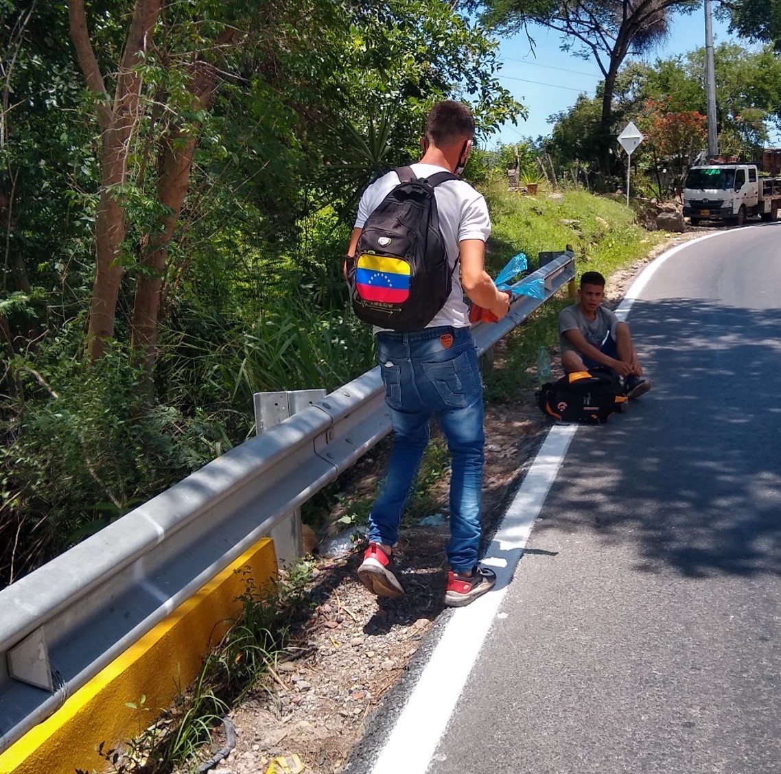 La única solución es caminar, incluso para salir de Venezuela.