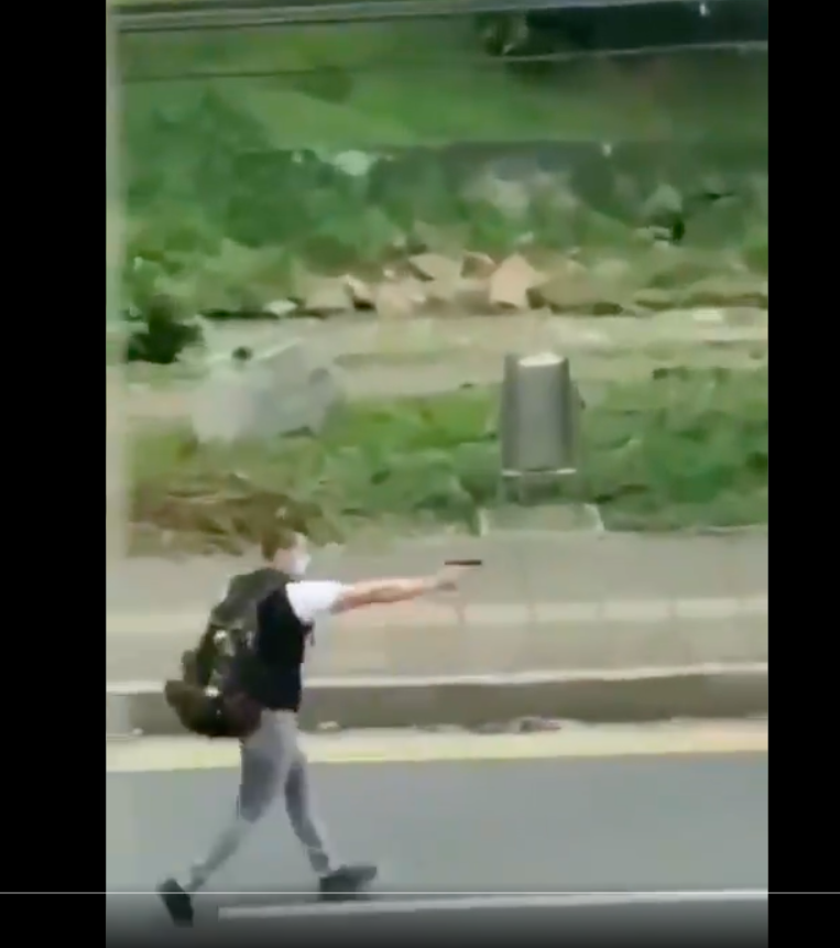 Video de policía que dispara de cerca