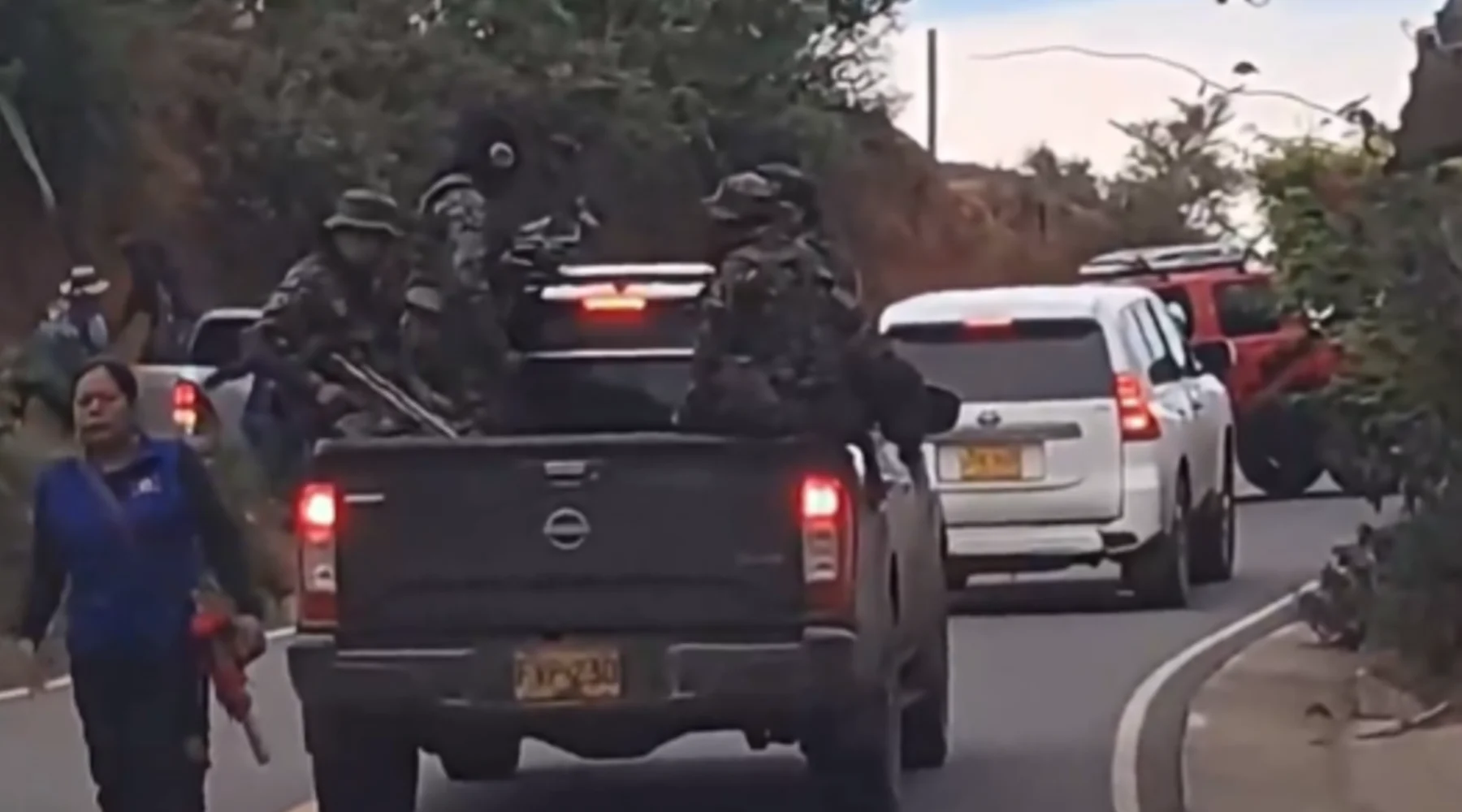 Video de disidentes de las FARC en camionetas en Caldono, Cauca