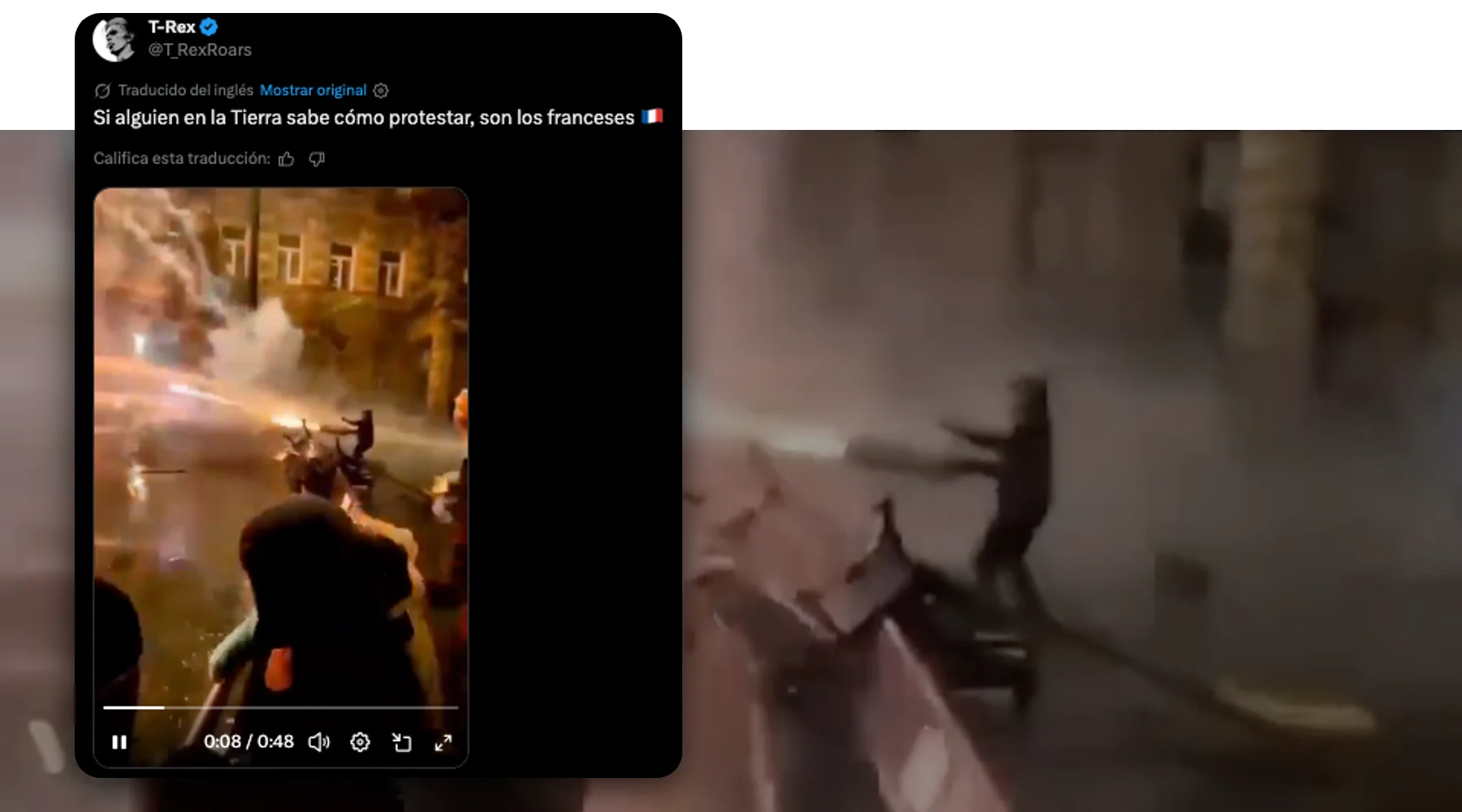 Captura de la publicación verificada sobre una foto de contexto: Video de manifestante disparando una “metralleta” de fuegos artificiales no es en Francia, fue en Georgia en 2024